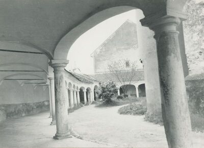 Ludbreg - Župna crkva sv. Trojstva,cinktura oko crkve