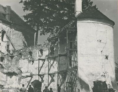 Ivanec - Stari grad, dvorišni zid, glavni ulaz