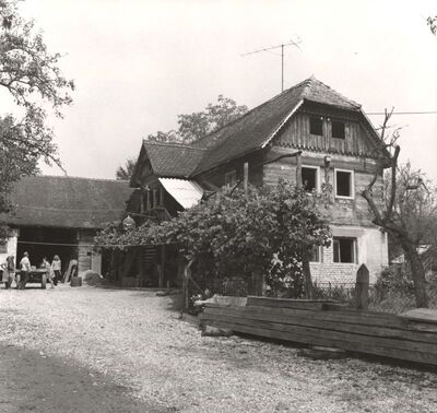 Suša - Tradicijska kuća, zabatno pročelje