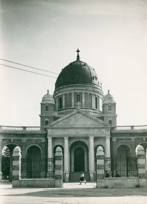 Zagreb (Mirogoj) - Crkva Krista kralja, ulaz
