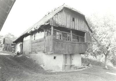 Tisovac Žumberački - Tradicijska kuća, zabatno pročelje