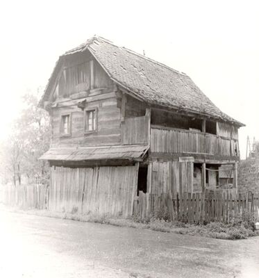 Kuče - Tradicijska drvena katnica, vanjština