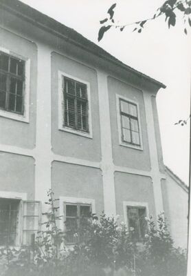 Vrbovečki Rakovec - Župni dvor, dio pročelja