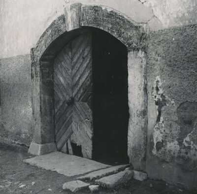 Karlovac (Dubovac) - Mendikovićeva ulica kbr. 8, kameni portal kuće