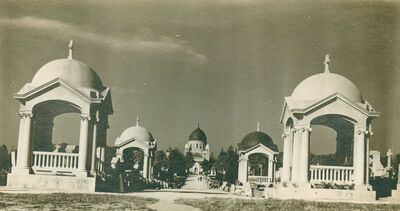 Zagreb (Mirogoj) - Pogled na glavnu aleju, prema kapeli