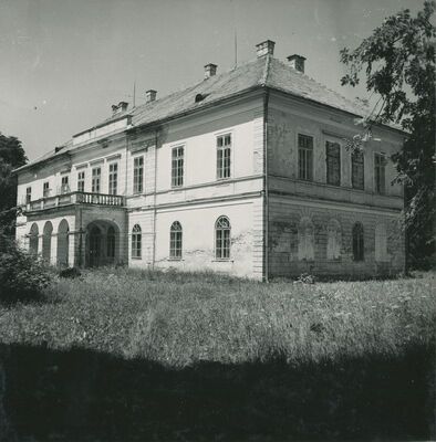 Martijanec - klasicistički dvorac, pokrajnje pročelje