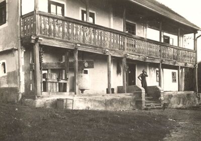 Rozga - Kurija starog župnog dvora, ulazno pročelje