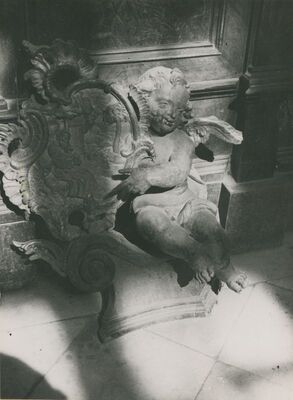 Lepoglava - Crkva Bogorodice, kip anđela koji drži kartušu s reljefom