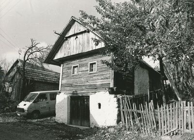 Brlog Ozaljski (Kamanje) - Tradicijska kuća, zabatno pročelje