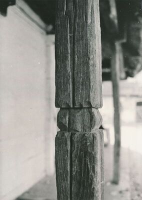 Jarnevići (Ribnik) - Tradicijska kuća, detalj stupa
