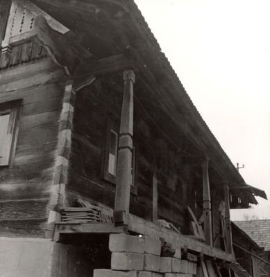 Lukinić Brdo - Tradicijska drvena prizemnica, trijem