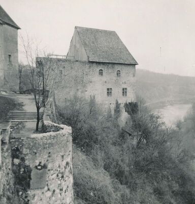 Ozalj - Stari grad, pogled na Kupu i žitnicu