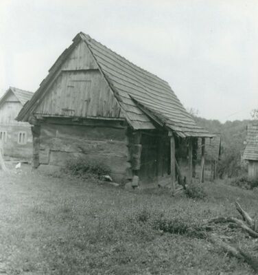 Vukomerić - Gospodarska zgrada, zabatno i ulazno pročelje