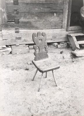 Buševec - Drveni stolac