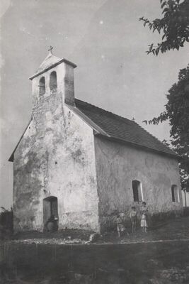 Erdelj (Generalski Stol) - Kapela sv. Mihovila, pročelje sa zvonikom