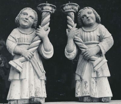 Venac Mrežnički (Duga Resa) - Kapela sv. Benedikta, akoliti na glavnom oltaru