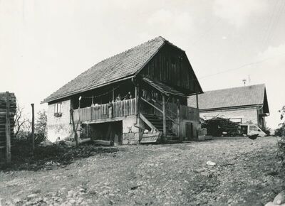 Grandić Breg (Ozalj) - Tradicijska kuća, dvorišno i ulazno pročelje