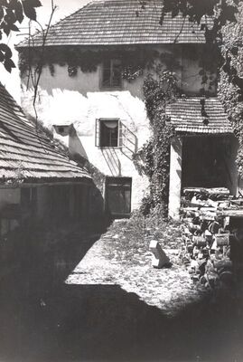 Slavetić - Dvorac Oršić, unutarnje dvorište