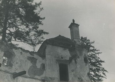 Ivanec - Stari grad, okrugla kula, oštećen krov