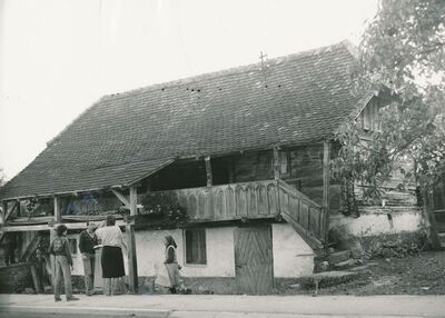 Mali Erjavec (Ozalj) - Tradicijska kuća, ulazno pročelje