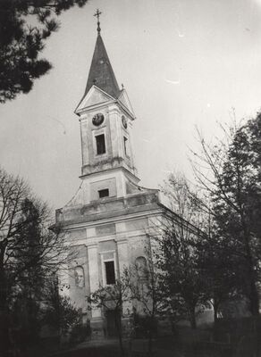 Lasinja - Župna crkva sv. Antuna Padovanskog, pročelje