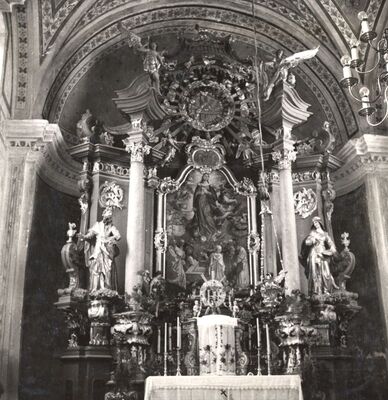 Kloštar Ivanić - Crkva Uznesenja Blažene Djevice Marije, glavni oltar