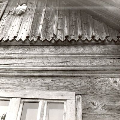 Lukinić Brdo - Tradicijska drvena kuća, detalj zabata