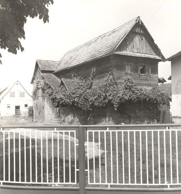 Mraclin - Tradicijska kuća, ulazno i zabatno pročelje