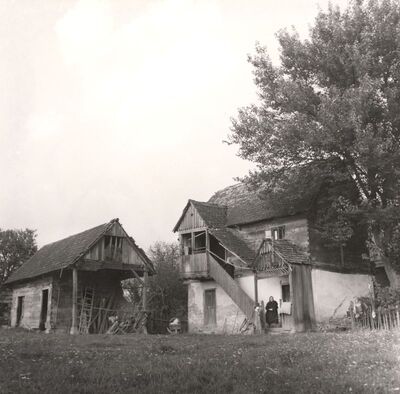 Ruča - Tradicijska kuća, ulazno pročelje