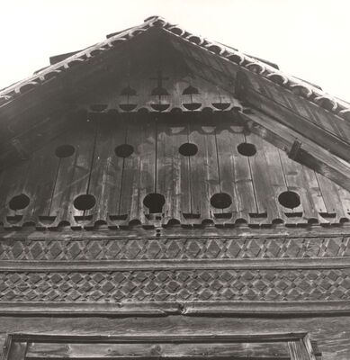 Ruča - Tradicijska kuća, zabat trijema