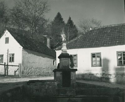 Vinica - zdenac s kipom sv. Ivana Nepomuka