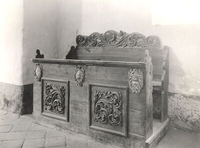 Samobor - Kapela sv. Mihalja, klupe