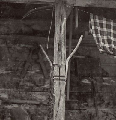 Lukinić Brdo - Tradicijska drvena prizemnica, detalj trijema