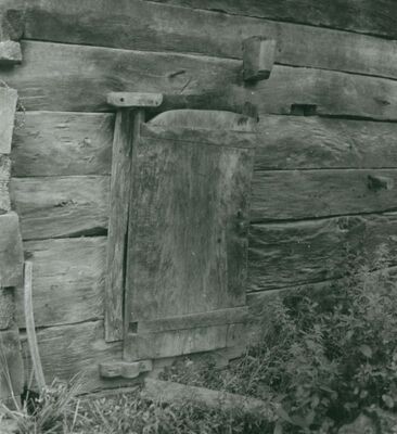 Vukomerić - Gospodarska zgrada, vrata