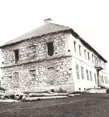 Lučelnica - Dvor Hruševec, zapadno pročelje