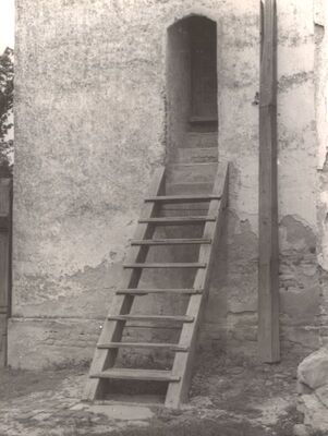 Preseka - Župna crkva sv. Petra apostola, ulaz u zvonik