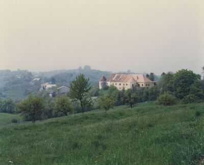 Prišlin (Hum na Sutli) - Dvorac Mali Tabor, Dvor obitelji Rattkay - Cavanagh, situacija u krajoliku, vanjština
