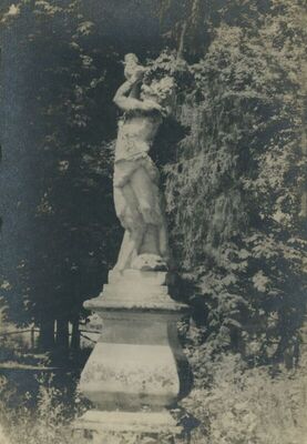 Oroslavje - Dvorac Oroslavje Donje, park, kip