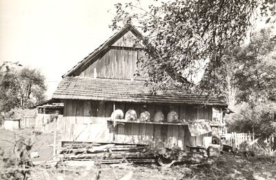 Kloštar Ivanić - Gospodarska zgrada, zabatno pročelje