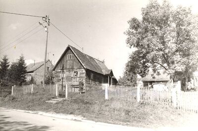 Kloštar Ivanić - Tradicijska drvena kuća, zabatno i ulazno pročelje