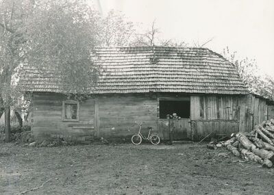 Polje Ozaljsko (Ozalj) - Tradicijska kuća, dvorišno pročelje