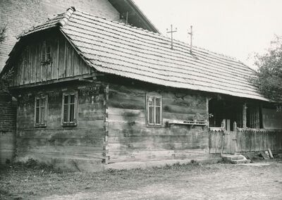 Polje Ozaljsko (Ozalj) - Tradicijska kuća, ulazno i zabatno pročelje