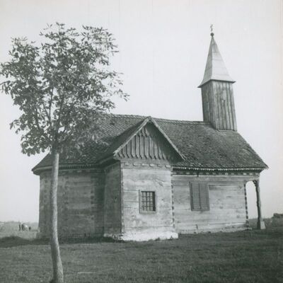 Pleško Polje - Kapela Ranjenog Isusa, sjeverno pročelje