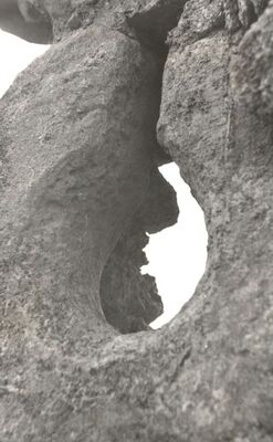 Kostel (Pregrada) - Ostaci srednjovjekovne utvrde Kostelgrad, strijelnica