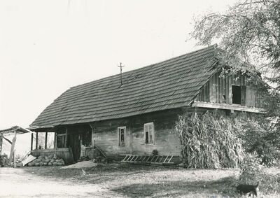 Polje Ozaljsko (Ozalj) -Tradicijska kuća, ulazno pročelje