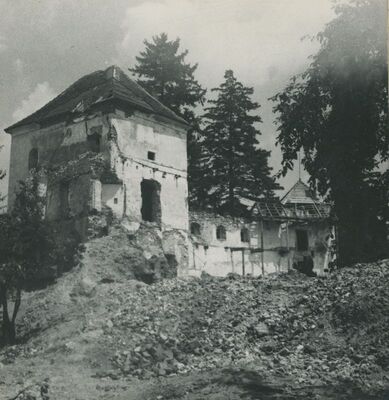 Ivanec - Stari grad, kule, dvorište