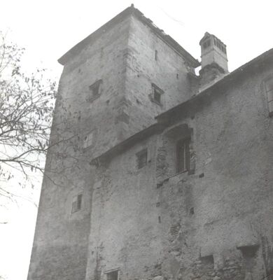 Slavetić - Dvorac Oršić, branič kula s jugozapada