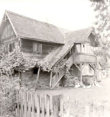 Kuče - Tradicijska drvena katnica