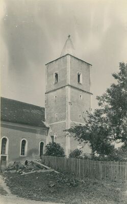 Visoko - Crkva sv. Trojstva, gotički zvonik izvana