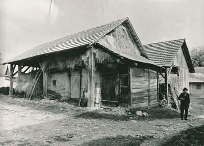 Brlog Ozaljski (Kamanje) - Gospodarska zgrada